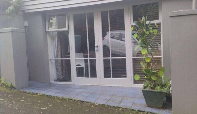 1 Queen Bed and 1 Sofa Bed, Studio B, 25 Glenfell Place, Epsom, Auckland in Auckland