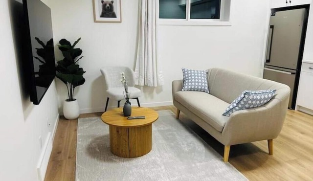 2 Bedroom Modern Comfort Calgary in Calgary