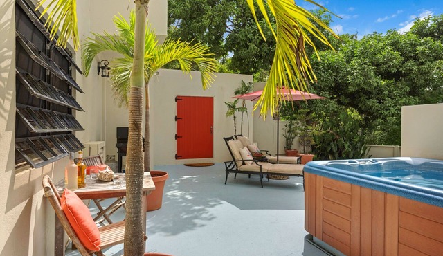 2 BR Island Retreat, Panoramic Views, Pool, Hot Tub & Generator-Powered Comfort in St. Thomas