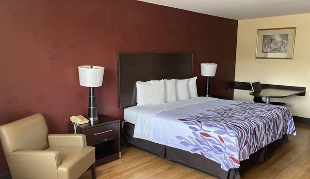 2 Comfortable Rooms w/Microwave & Fridge – Convenient in Bradley County
