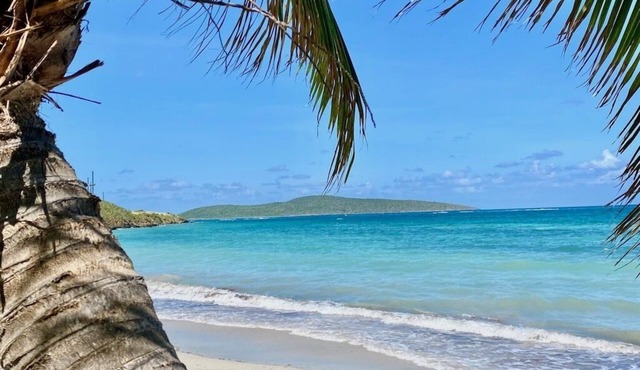 2BD/2BA on the golf course with stunning ocean views in Christiansted