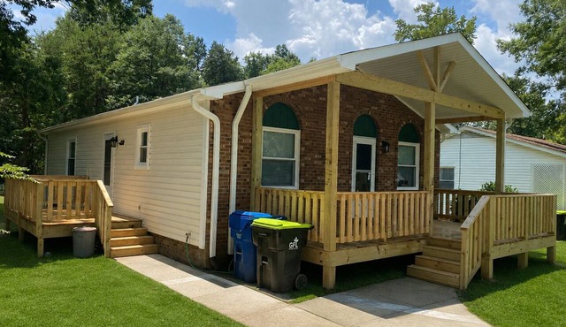 3-bdr, 2-bath house in beautiful Elon, newly remodeled 1/4 mile from college. in Elon