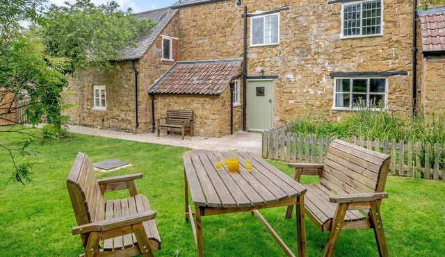 3 bedroom accommodation in Breadstone, Vale of Berkeley in Dursley