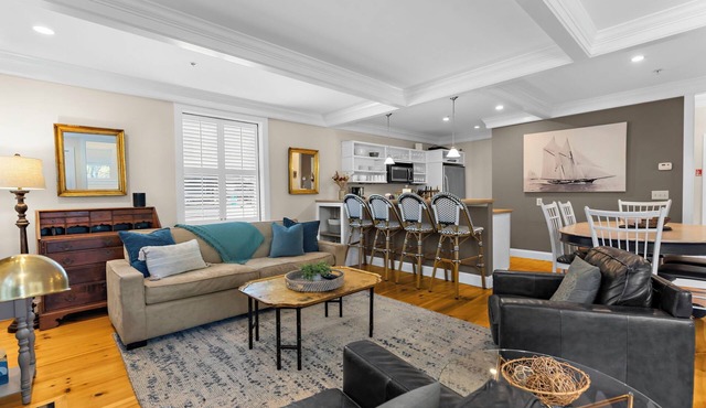 3-bedroom vacation home just a 5-min walk to Main Street, Mystic