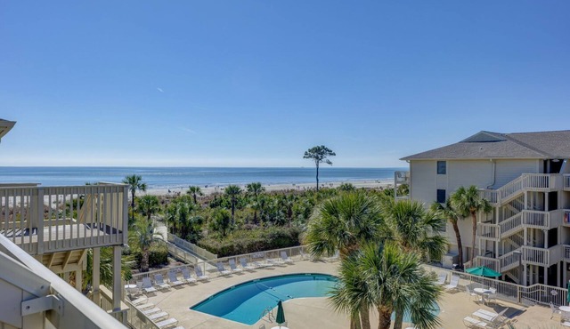 332 Breakers: Newly Updated Breakers Villa. Sleeps 4, Beachfront, Pool in Hilton Head Island
