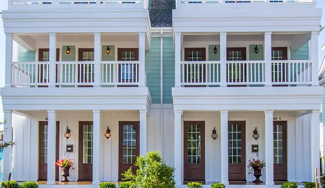 4BR VA Beach townhouse, walk to boardwalk, parking, WiFi, pet-friendly