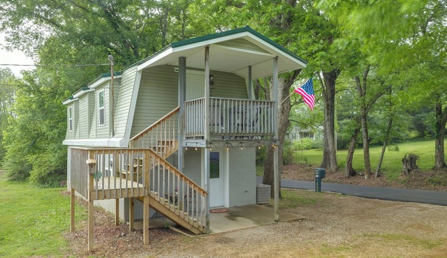 5 Mi to Columbia: Pet-Friendly Culleoka Home