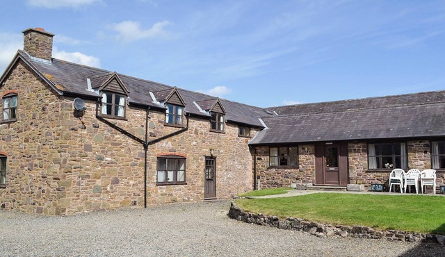 8 bedroom accommodation in Craven Arms in Craven Arms