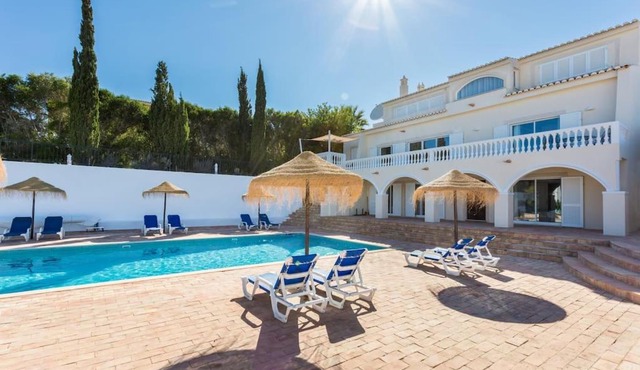 A stunning 10-bed villa in Luz!
