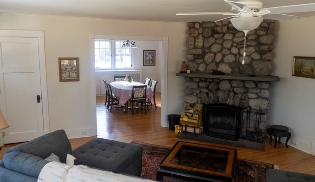 Adorable Cottage on the Edge of the National Forest and Trails and Walk to Town