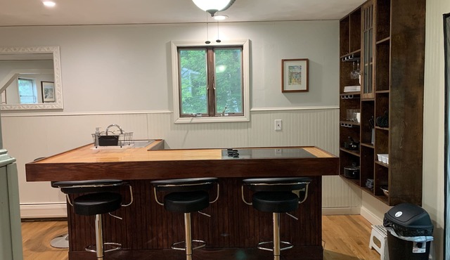 Adorable place near downtown, private suite in Bristol