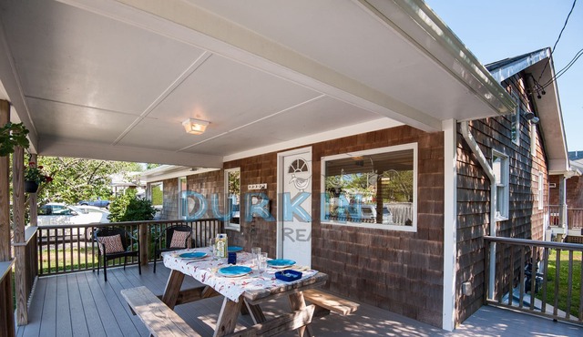 Affordable Duplex, Close to Beach, Access to Shared Pool in Narragansett