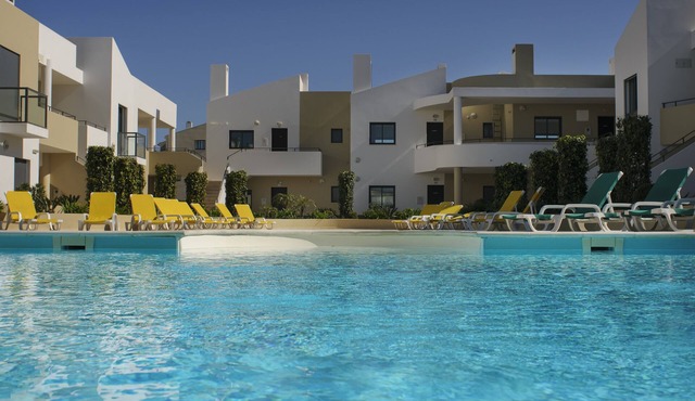 AlburVillage, Quality, Luxury, New, 2 bedrooms, ground floor, swimming pool, Solarium, Free Wifi in Alvor