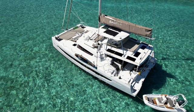 All inclusive Luxury Sailing Charter Catamaran With Crew 4 bedrooms 8 guests. in Staniel Cay