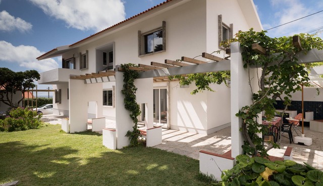 An architectural and design gem from the seventies in Praia das Macas