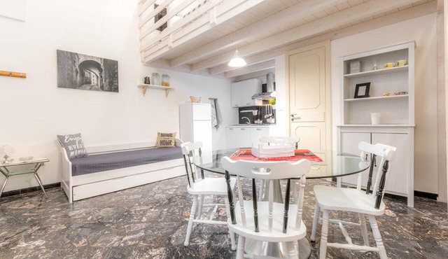 Apartment 'Rondinella By Palazzo Refolo' with Private Garden, Wi-Fi and Air Conditioning