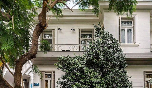 Architect`s Acropolis Townhouse Oasis in Athina