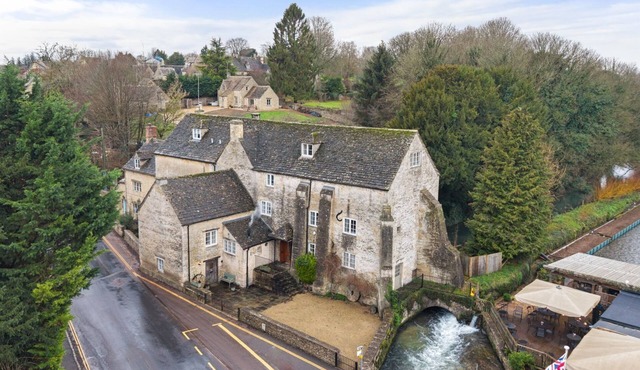 Arlington Mill - sleeps 12 guests in 5 bedrooms in Bibury