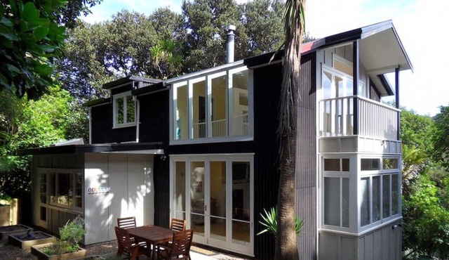 Atahu Cottage is something truly special in Rocky Bay (Waiheke)
