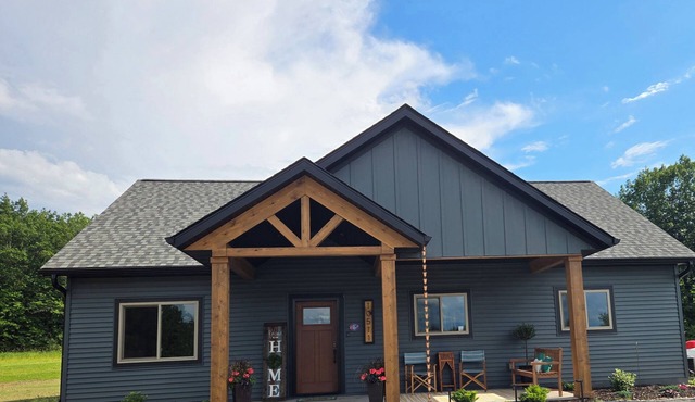 Aurora is a 3-bedroom house in Holcombe. A year-round playground for all! in Holcombe