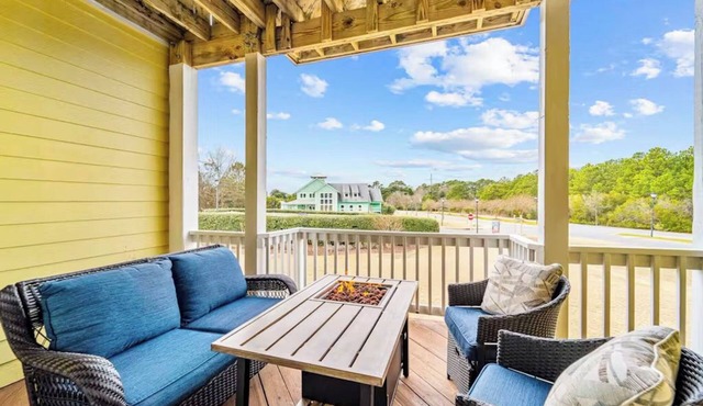 Aviation Themed Townhome w/Waterpark & Game Room - Pet Friendly in Kill Devil Hills