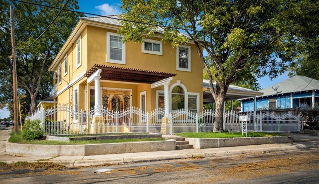 Awesome home 5 minutes from the Pearl! in San Antonio