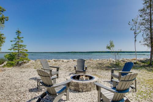 Baileys Harbor Waterfront Vacation Rental w/Grill in Baileys Harbor