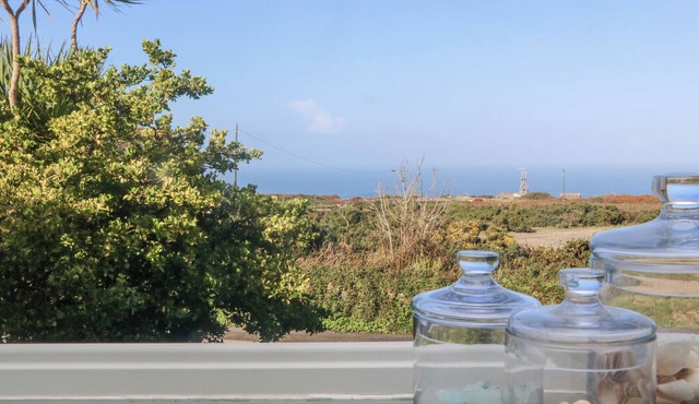 BAL VIEW, family friendly, with open fire in Trewellard in Penzance