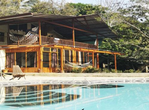 Bamboo River House and Hotel in Dominical