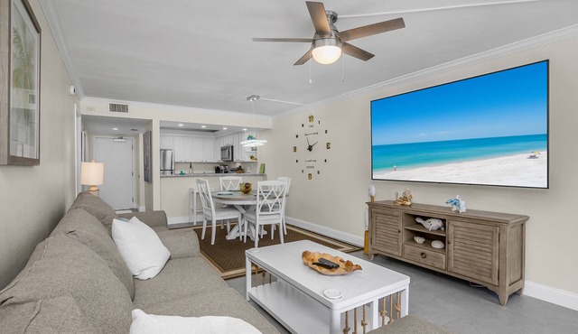 Beach View: 1 Min walk to Beach; Huge TVs; Fully Remodeled in Sanibel