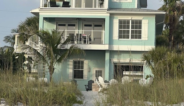 BEACHFRONT HOUSE DIRECTLY ON SOFT SUGAR WHITE SANDS VRC19-000234 in Holmes Beach