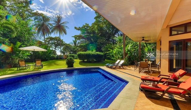 Beachfront Villa, Private Pool, Fiber Optic in Dominical