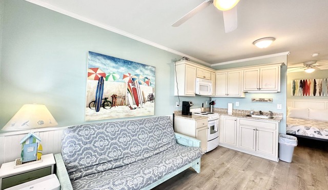 BEACHSIDE COMMUNITY 2nd Floor Private Beach Access Pool Kitchen BBQ Grills in Atlantic Beach