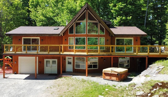 Beautiful Cottage Retreat in Huntsville, Muskoka in Huntsville