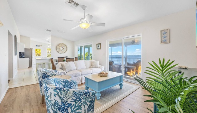 Beautiful Direct Riverfront Paradise Home in Micco