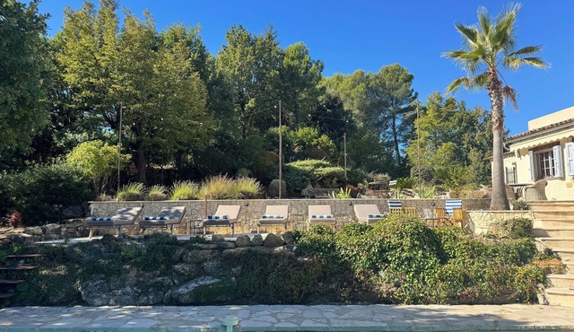 Beautiful French Riviera Provençal Family Villa with Pool in Châteauneuf-Grasse