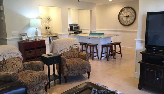 Beautiful updated 2 bed 2 bath Close to beach! in Seabrook Island