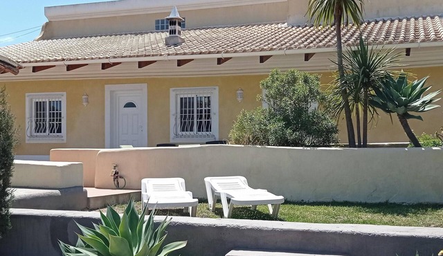 better than a flat, a small country house with its own garden close to the beach in Carvoeiro