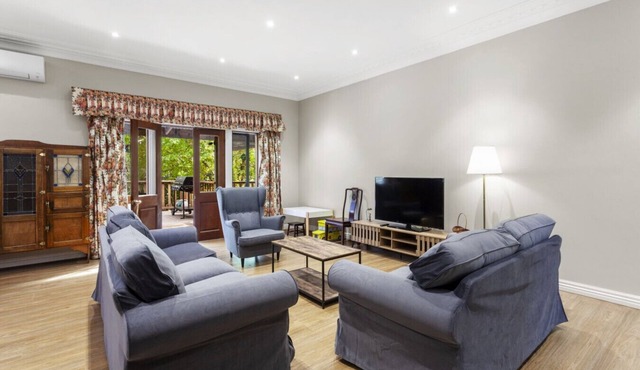 Birdstow – Spacious, peaceful Stay, Sleeps 10