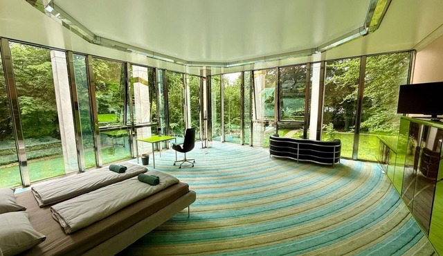 Blofeld's villa, sauna, mega tubs, lounge, library, park, bar, pool in München