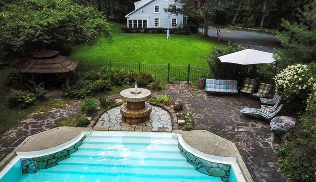 Blue Springs; secluded paradise bordering Minnewaska State Park in Accord