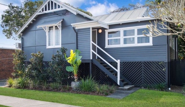 BLUEBELL-WALK TO TOWN in BRUNSWICK HEADS