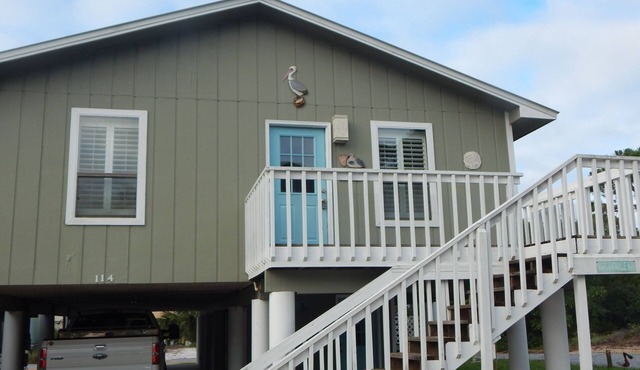 Book Your Beach Vacation Now! 3 BR, 2 BA, Pet friendly in cape san blas