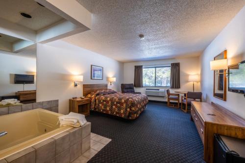 Boulder Junction Motor Lodge in Boulder Junction