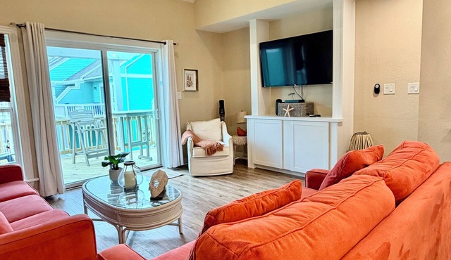 Break Time 3 BR, 3.5 Bath, Mini-Waterpark, Pool, Gym, Linens Provided, Sleeps 7 in Kill Devil Hills