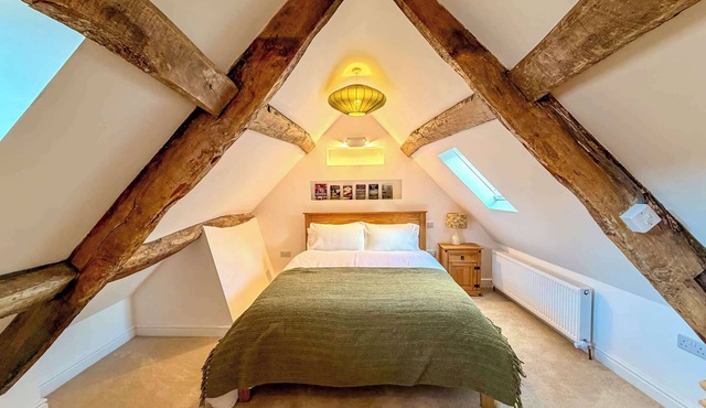 Broadweavers Cottage On Cotswold Way By STAE Homes