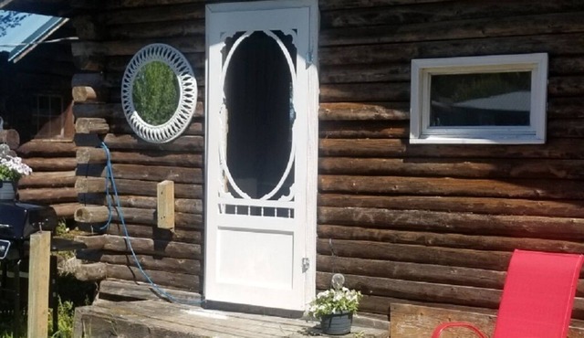 Cabin #6 - Rustic Cabin at Delaronde Resort