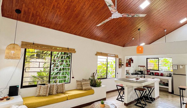 Casa Amor:A Beautiful Accommodation Near the Ocean in Puerto Jimenez