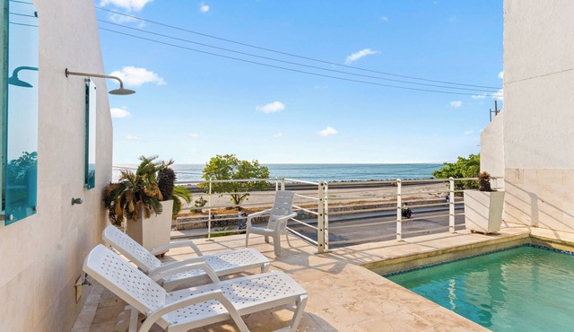 Casa Loft - Luxury 4BR Beachfront House with Private Pool in Cartagena de Indias