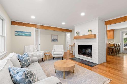 Central AC Fire Pit Game Room in Orleans